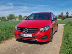 Rot Gebraucht 2018 Mercedes B200 AMG line Van / Kleinbus | 26.990 € (Teuer)