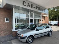 Silber Gebraucht 2000 Ford Fiesta Limousine | 3.890 €