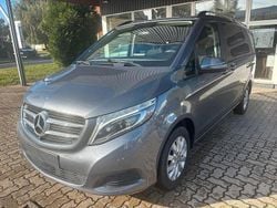 Grau Gebraucht 2016 Mercedes V200 Van / Kleinbus | 24.499 € (Fairer Preis)