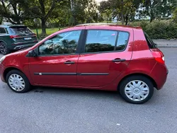 Rot Gebraucht 2006 Renault Clio II Kleinwagen | 2.400 € (Guter Preis)