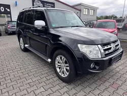 Schwarz Gebraucht 2011 Mitsubishi Pajero Instyle SUV | 13.999 € (Guter Preis)