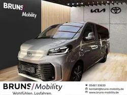 Bismutsilber Gebraucht 2025 Toyota Proace Verso Team Kombi | 40.890 € (Fairer Preis)