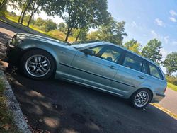 Grün Gebraucht 2003 BMW 320 Kombi | 1.200 € (Fairer Preis)