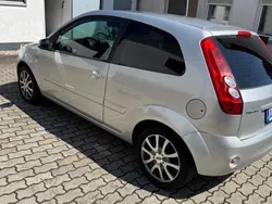 Grau Gebraucht 2008 Ford Fiesta Ambiente Kleinwagen | 1.350 € (Fairer Preis)