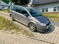 Grau Gebraucht 2010 VW Touran Highline Van / Kleinbus | 3.555 € (Superpreis)