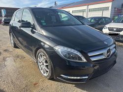 Kosmosschwarz Gebraucht 2012 Mercedes B250 Van / Kleinbus | 7.490 €
