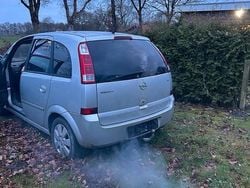 Grau Gebraucht 2003 Opel Meriva Van / Kleinbus | 750 € (Guter Preis)