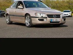 Gold Gebraucht 1997 Opel Omega Limousine | 5.699 €