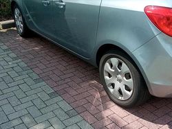 Grün Gebraucht 2013 Opel Meriva Van / Kleinbus | 3.600 € (Fairer Preis)