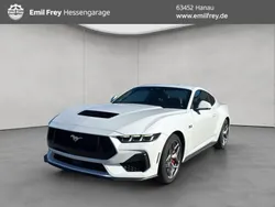 Oxford white Neu 2025 Ford Mustang GT Fastback Coupé | 59.540 € (Fairer Preis)