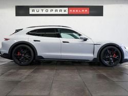 Grau Gebraucht 2024 Porsche Taycan Cross Turismo Limousine | 84.880 € (Fairer Preis)