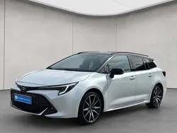 Platinumweiss perleffekt/schwa Gebraucht 2023 Toyota Corolla Sport Kombi | 30.560 € (Fairer Preis)