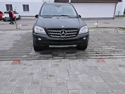 Schwarz Gebraucht 2008 Mercedes ML320 SUV | 10.499 €