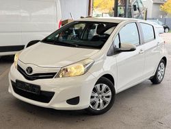 Weiß Gebraucht 2011 Toyota Yaris Limousine | 4.400 € (Etwas zu teuer)