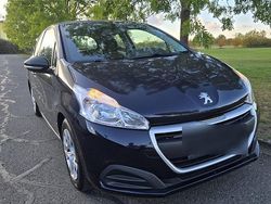 Blau Gebraucht 2016 Peugeot 208 Kleinwagen | 4.500 €