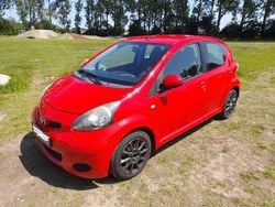 Rot Gebraucht 2009 Toyota Aygo Kleinwagen | 2.690 € (Fairer Preis)