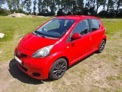 Rot Gebraucht 2009 Toyota Aygo Kleinwagen | 2.690 €