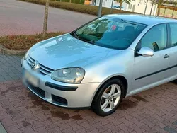 Silber Gebraucht 2005 VW Golf V Limousine | 2.300 € (Fairer Preis)