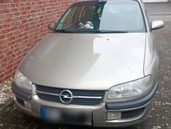 Gold Gebraucht 1996 Opel Omega Limousine | 1.799 € (Guter Preis)