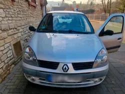 Grau Gebraucht 2006 Renault Clio II Kleinwagen | 2.950 €