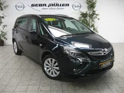 Grün Gebraucht 2016 Opel Zafira Van / Kleinbus | 12.490 € (Etwas zu teuer)