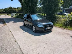 Schwarz Gebraucht 2005 Opel Corsa Kleinwagen | 450 € (Fairer Preis)