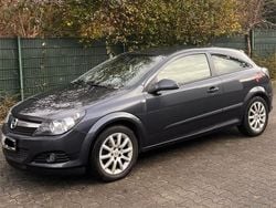 Grau Gebraucht 2008 Opel Astra GTC Kleinwagen | 2.600 € (Guter Preis)