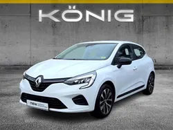 Weiß Gebraucht 2023 Renault Clio V Equilibre Limousine | 13.777 € (Fairer Preis)