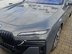 Grau Gebraucht 2024 BMW 750e Sport Line Limousine | 121.300 €