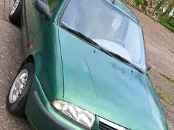 Grün Gebraucht 1998 Mazda 121 Kleinwagen | 599 €
