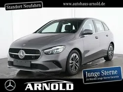 Grau (mountaingrau) Gebraucht 2024 Mercedes B200 Progressive Van / Kleinbus | 30.250 € (Fairer Preis)