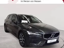 Pine grey metallic Gebraucht 2020 Volvo V60 Momentum Kombi | 22.590 € (Superpreis)