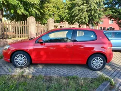Rot Gebraucht 2009 VW Golf VI Kleinwagen | 3.000 €