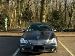 Gold Gebraucht 2005 Mercedes C200 Elegance Limousine | 4.100 € (Fairer Preis)