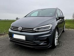 Grau Gebraucht 2020 VW Touran Highline Van / Kleinbus | 27.900 € (Fairer Preis)