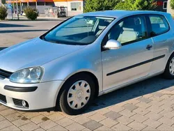 Silber Gebraucht 2004 VW Golf V Kleinwagen | 3.650 € (Etwas zu teuer)