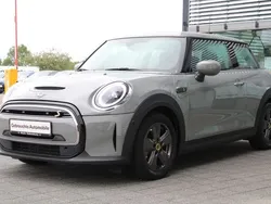 Grau Gebraucht 2022 Mini Cooper SE Essential Kleinwagen | 17.440 € (Guter Preis)