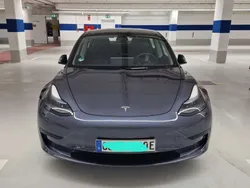 Grau Gebraucht 2022 Tesla Model 3 Standard Range Plus Limousine | 30.000 € (Fairer Preis)