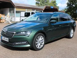 Grün Gebraucht 2019 Skoda Superb Premium Edition Kombi | 17.899 € (Fairer Preis)