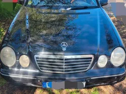 Schwarz Gebraucht 2002 Mercedes 320 Kombi | 1.999 €