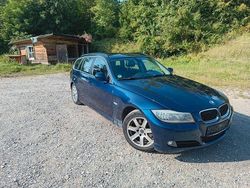 Blau Gebraucht 2011 BMW 320 Sport Line Kombi | 4.190 € (Superpreis)