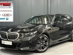 Black sapphire metallic Gebraucht 2024 BMW 520 M Sport Kombi | 52.890 € (Fairer Preis)