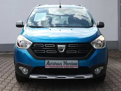 Blau Gebraucht 2020 Dacia Lodgy Stepway Van / Kleinbus | 12.790 € (Fairer Preis)