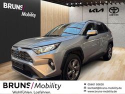 Lichtsilber metallic Gebraucht 2021 Toyota RAV4 Hybrid Team SUV | 30.450 € (Superpreis)