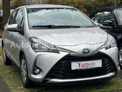 Silber Gebraucht 2018 Toyota Yaris Hybrid Comfort Limousine | 16.980 € (Fairer Preis)