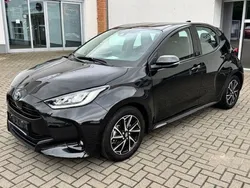 Mysticschwarz mica Gebraucht 2023 Toyota Yaris Hybrid Team Limousine | 21.900 € (Etwas zu teuer)