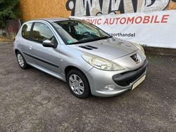 Aluminiumgrau/metallic Gebraucht 2010 Peugeot 206+ Basis Kleinwagen | 2.000 € (Fairer Preis)