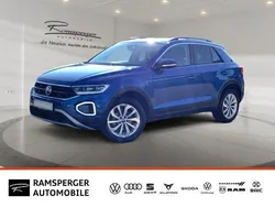 Blau (ravennablau metallic) Gebraucht 2024 VW T-Roc Life SUV | 25.690 € (Superpreis)