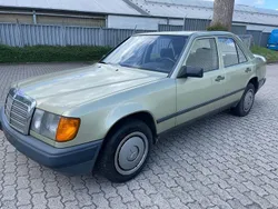 Grün Gebraucht 1986 Mercedes E300 Limousine | 2.950 €