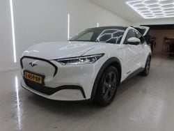 Weiß Gebraucht 2021 Ford Mustang Mach-E SUV | 24.900 € (Fairer Preis)